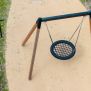 Single Swing (BNS 90cm) bērnu šūpoles ar apaļu tīkla sēdekli un koka rāmi.